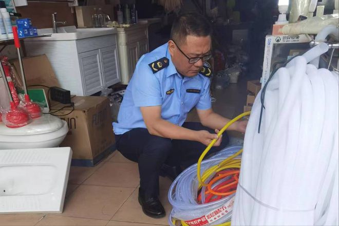 雨城區市場監管局開展端午節期間燃氣具及配件產品質量安全專項檢查